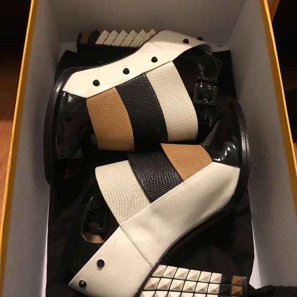 Fendi shoes ( RunWay Shoes ) - Picture 2 of 8